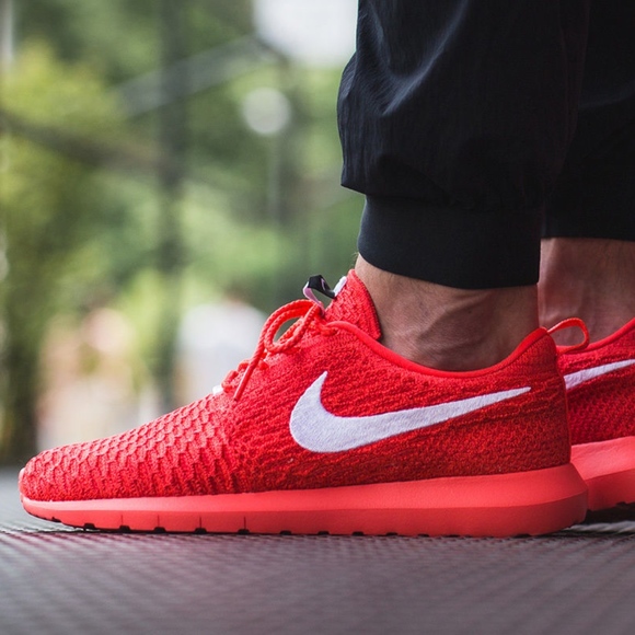 Nike Shoes - Women's Nike Roshe NM Flyknit (Size 9.5)